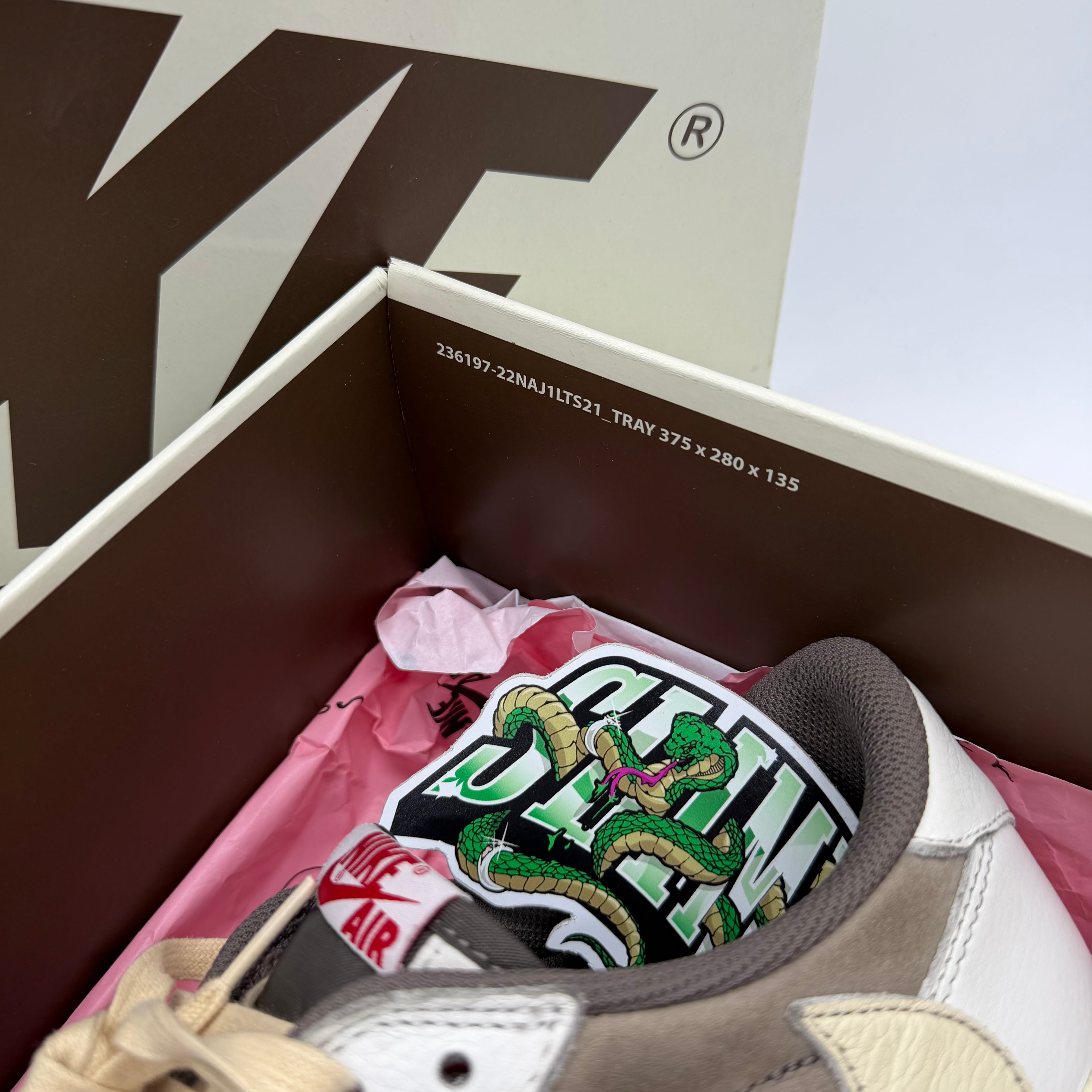 JORDAN 1 LOW "TRAVIS SCOTT REVERSE MOCHA"