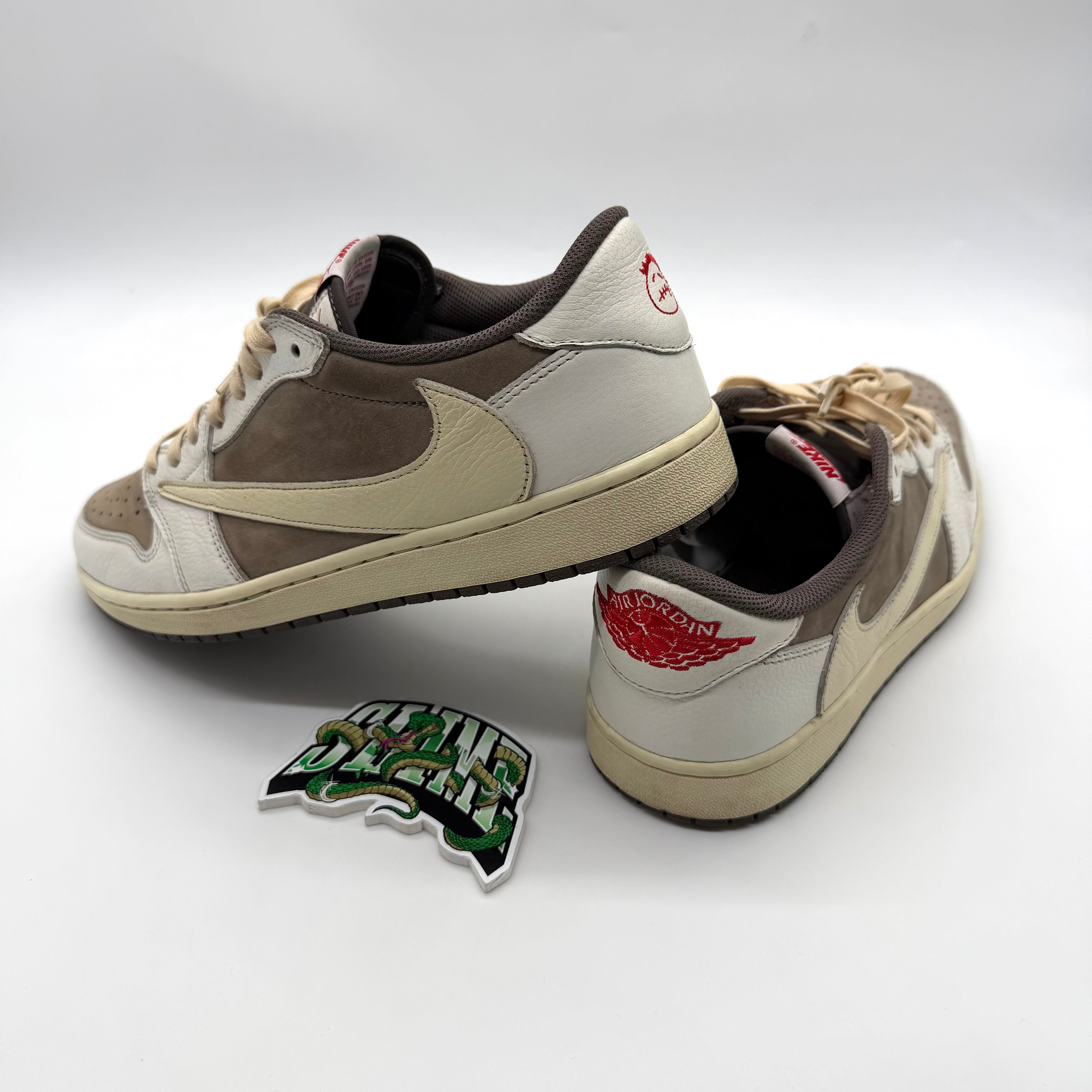 JORDAN 1 LOW "TRAVIS SCOTT REVERSE MOCHA"
