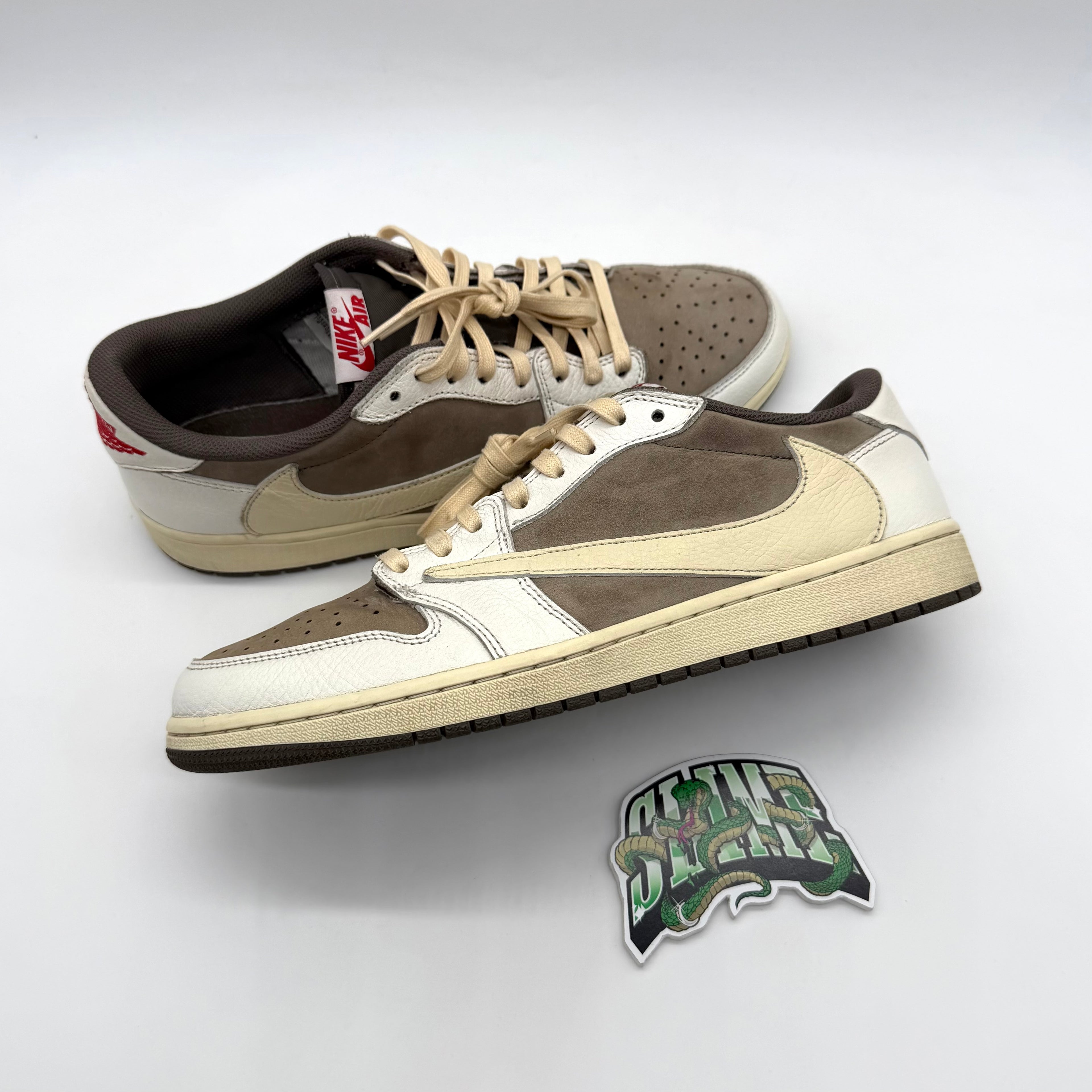 JORDAN 1 LOW "TRAVIS SCOTT REVERSE MOCHA"